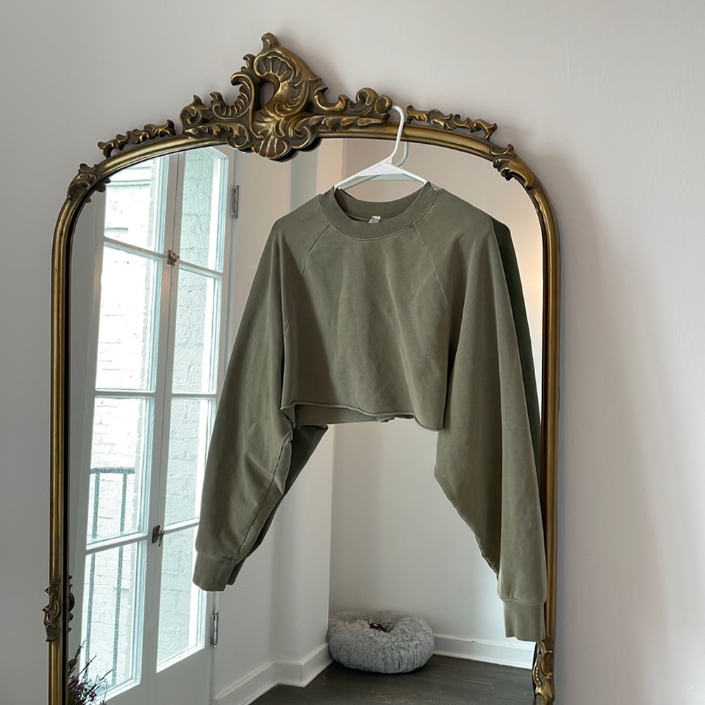 Alo Yoga Limited Edition Cropped Sweater